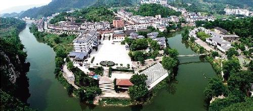 加快培育特色小鎮(zhèn)，著力搭建發(fā)展平臺